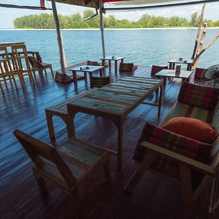 Sincere Hostel Bar And Bistro Koh Lanta Exterior photo