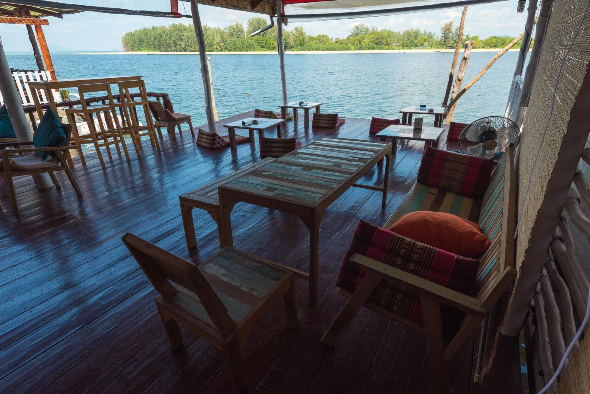 Sincere Hostel Bar And Bistro Koh Lanta Exterior photo